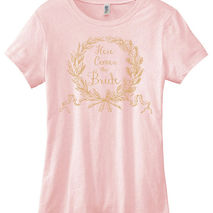 Here Comes the Bride : Bride-to-be Leaf Wreath T-shirt