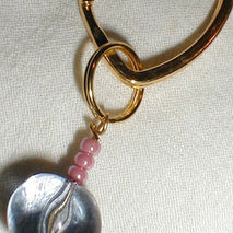 lilic glass bead key ring