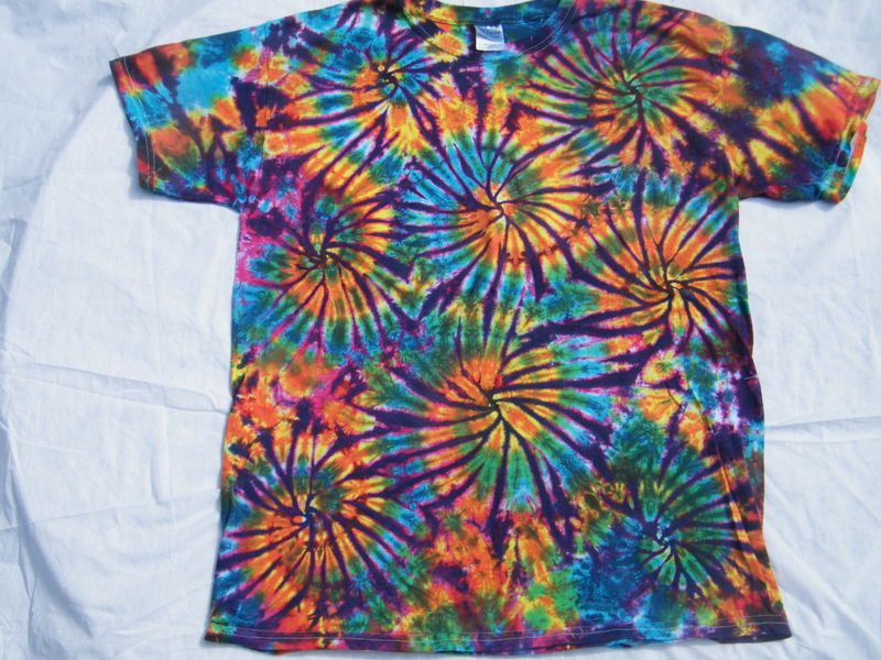 DIY Sunburst Tie Dye Shirt - Fireworks Tie Dye - Pineapple Paper Co.