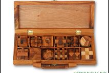 Set with 12 Puzzles in a case