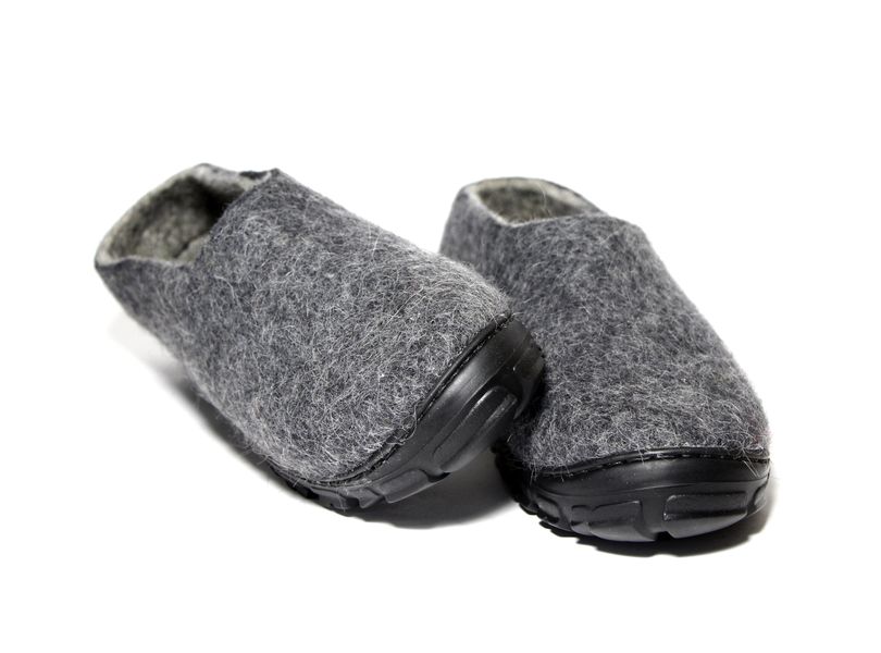Men's Organic Wool Shoes Charcoal - FELT FORMA - PinkLion
